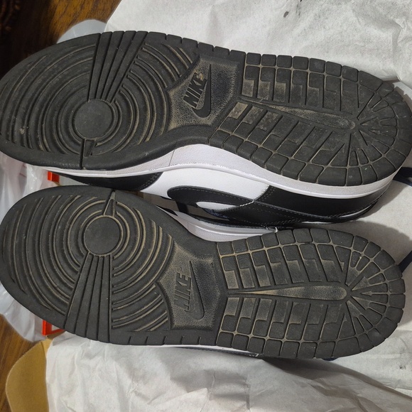 Nike Dunk Men Black and White Low-Top Sneakers - Picture 6 of 6
